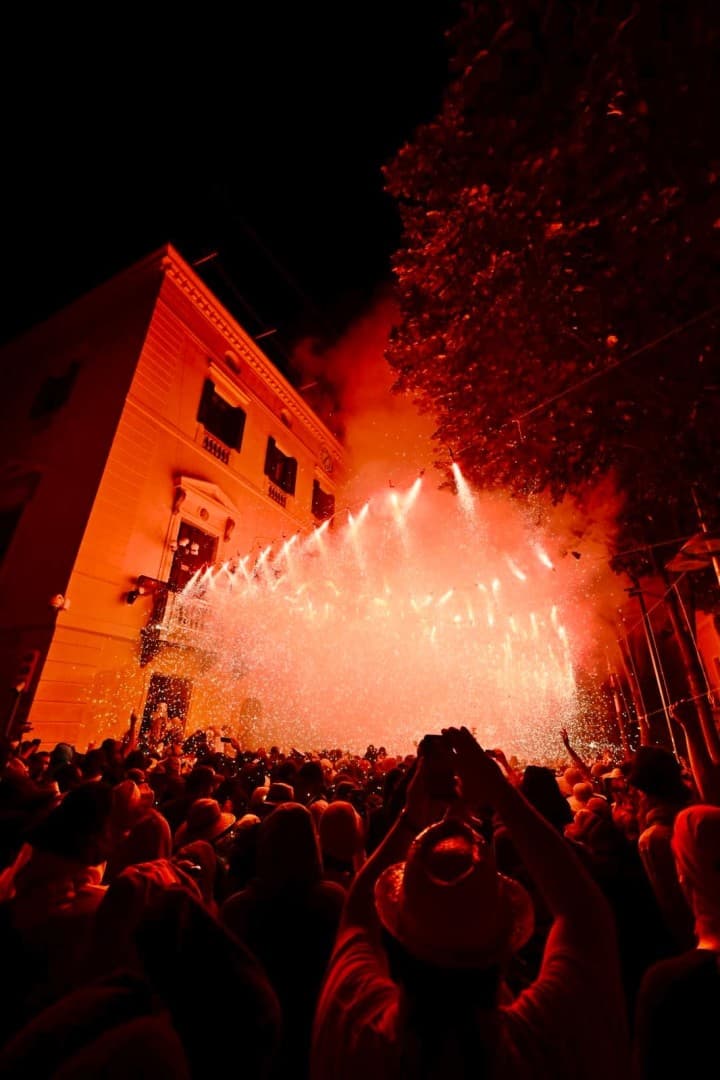 Nit Boja · Foc a La Riera i carrers del centre durant Les Santes 2026, Festa Major de Mataró
